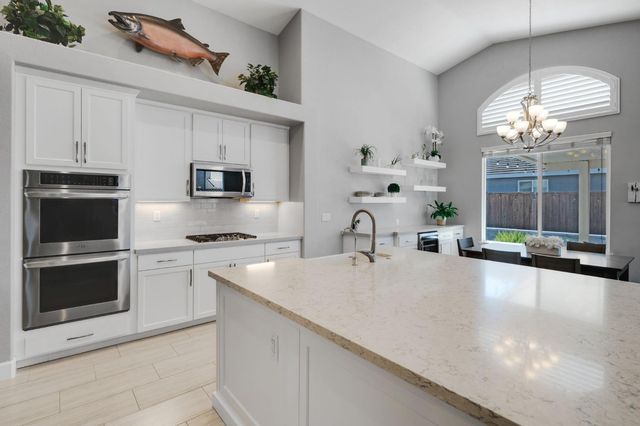 6500 Oscar Cir, Elk Grove, CA 95757