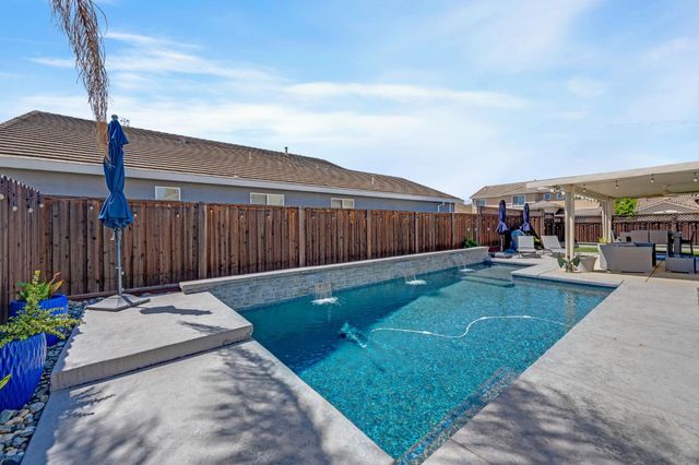 6500 Oscar Cir, Elk Grove, CA 95757