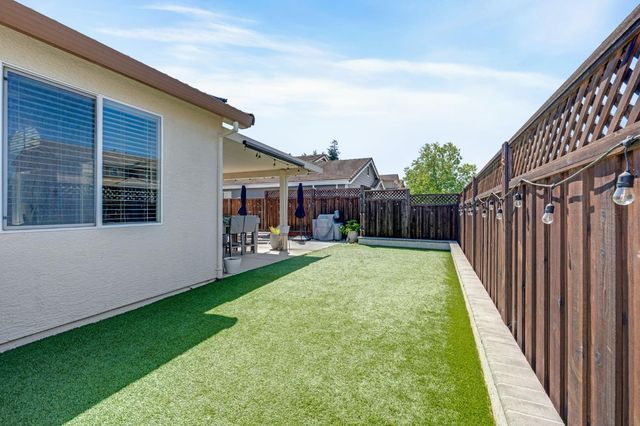6500 Oscar Cir, Elk Grove, CA 95757