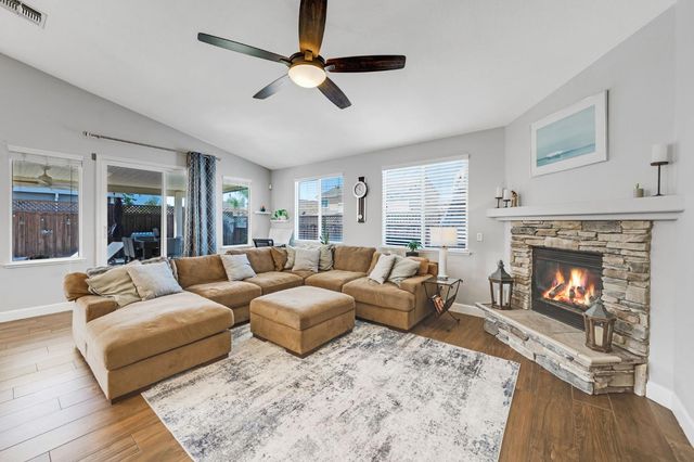 6500 Oscar Cir, Elk Grove, CA 95757