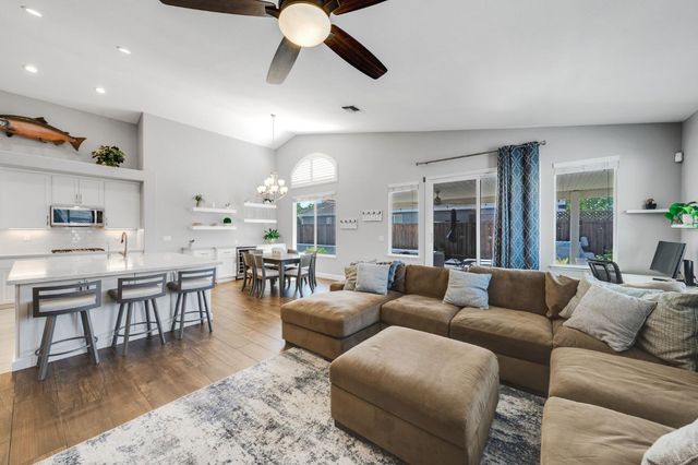 6500 Oscar Cir, Elk Grove, CA 95757