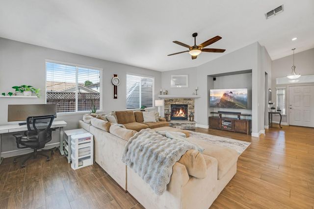 6500 Oscar Cir, Elk Grove, CA 95757