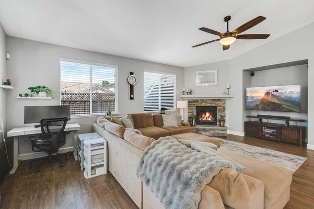 6500 Oscar Cir, Elk Grove, CA 95757
