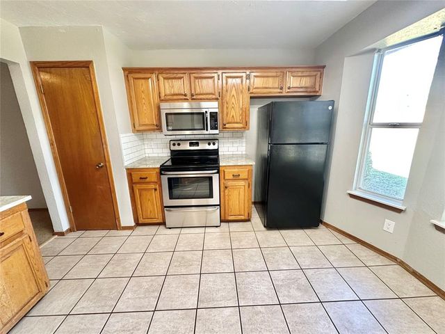 1804 Victoria Place, Edmond, OK 73003