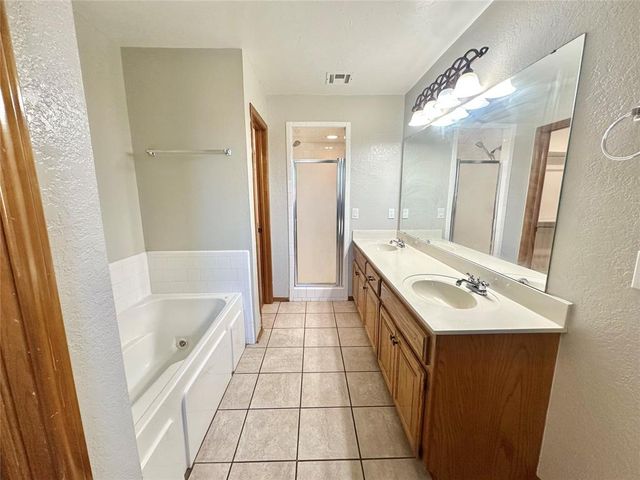 1804 Victoria Place, Edmond, OK 73003