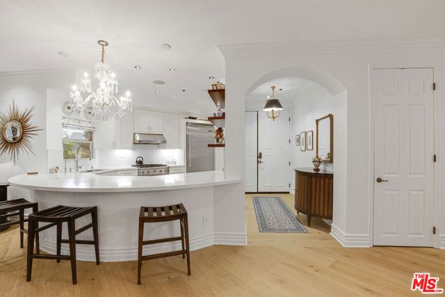 850 N Croft Avenue 103, West Hollywood, CA 90069