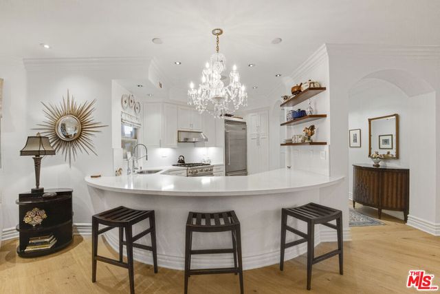 850 N Croft Avenue 103, West Hollywood, CA 90069