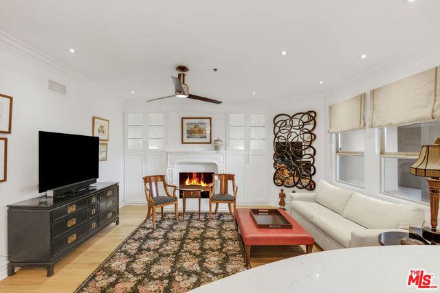 850 N Croft Avenue 103, West Hollywood, CA 90069