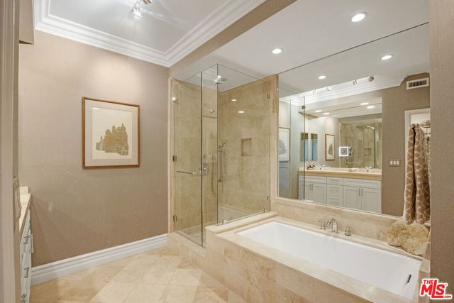 850 N Croft Avenue 103, West Hollywood, CA 90069