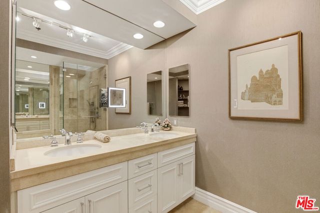 850 N Croft Avenue 103, West Hollywood, CA 90069