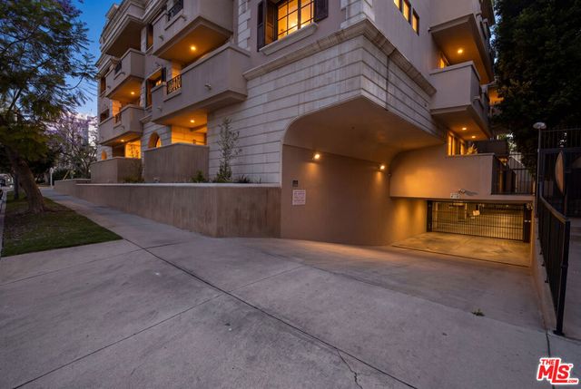 850 N Croft Avenue 103, West Hollywood, CA 90069