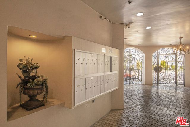 850 N Croft Avenue 103, West Hollywood, CA 90069