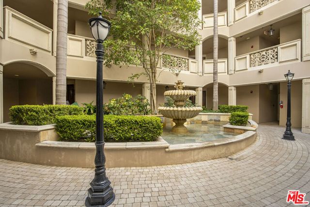850 N Croft Avenue 103, West Hollywood, CA 90069