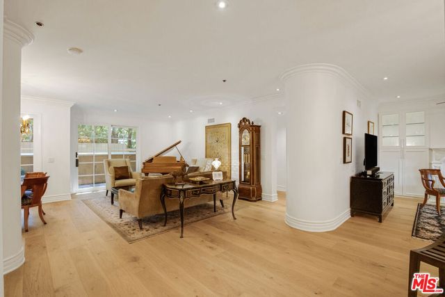850 N Croft Avenue 103, West Hollywood, CA 90069