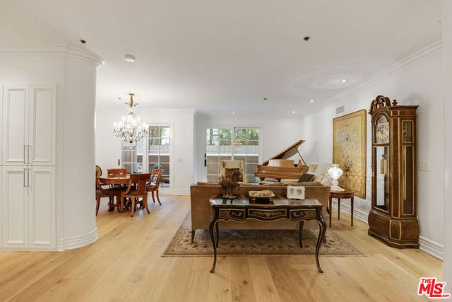 850 N Croft Avenue 103, West Hollywood, CA 90069