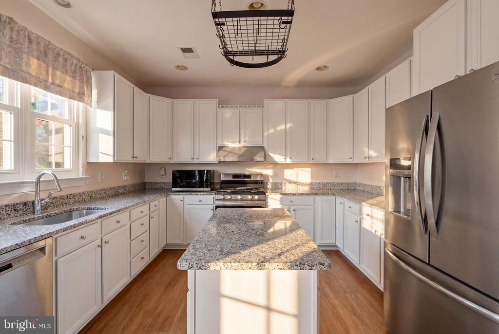 Image 10 of property listing at 18528 DENHIGH CIR, Olney, MD 20832