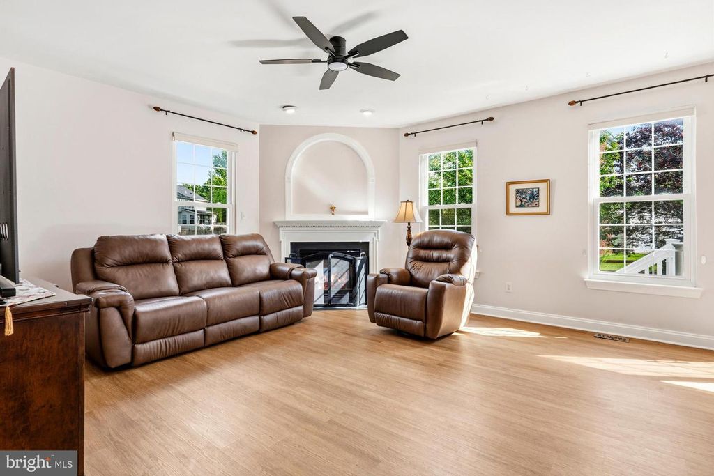 Image 11 of property listing at 18528 DENHIGH CIR, Olney, MD 20832