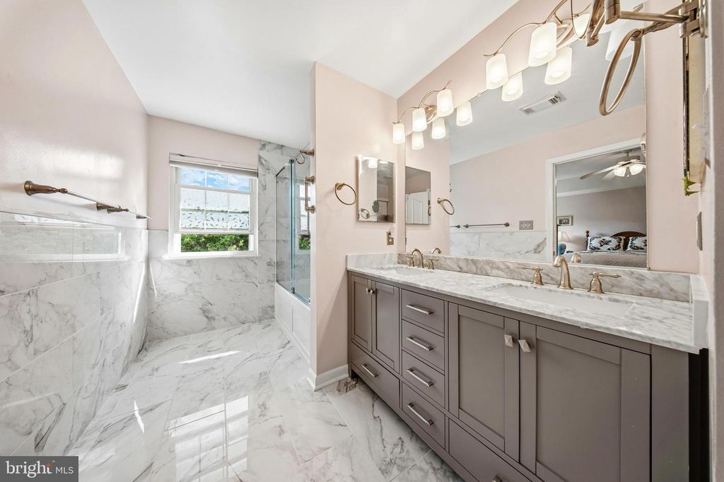 Image 26 of property listing at 18528 DENHIGH CIR, Olney, MD 20832