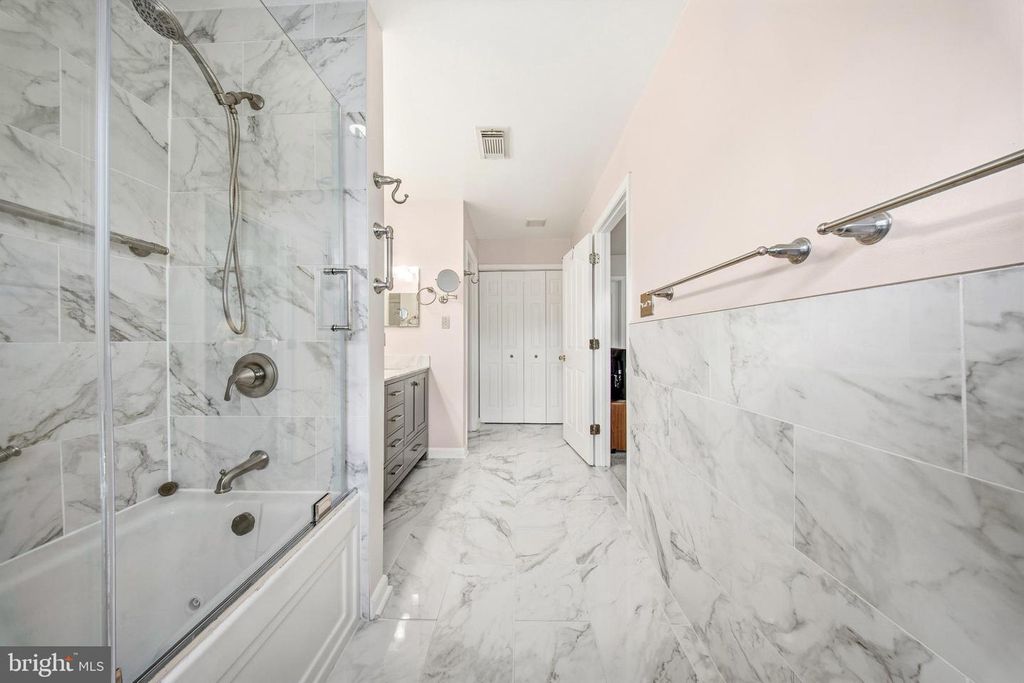 Image 27 of property listing at 18528 DENHIGH CIR, Olney, MD 20832