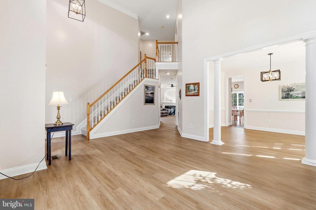 Image 3 of property listing at 18528 DENHIGH CIR, Olney, MD 20832
