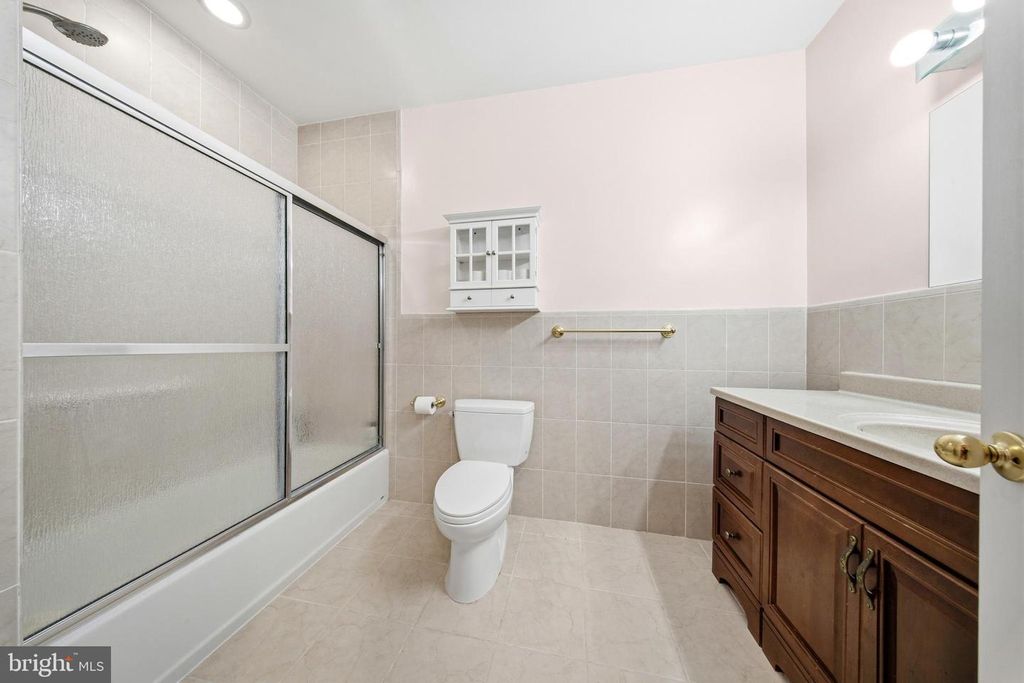 Image 31 of property listing at 18528 DENHIGH CIR, Olney, MD 20832