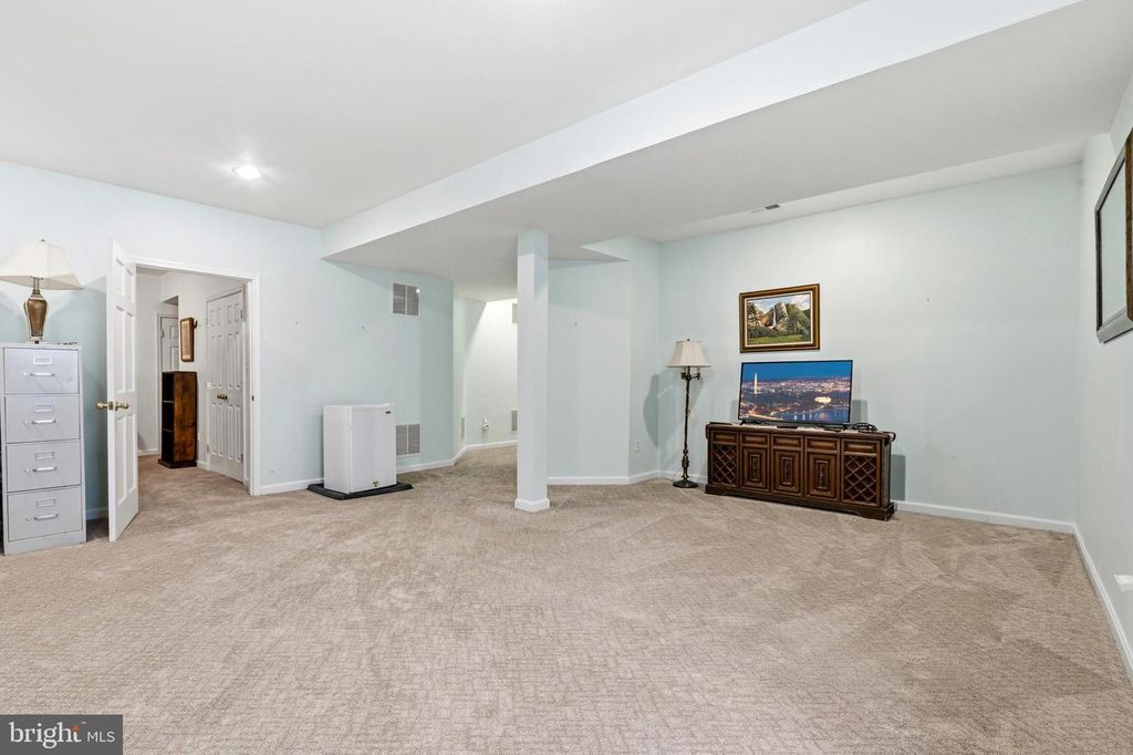 Image 32 of property listing at 18528 DENHIGH CIR, Olney, MD 20832