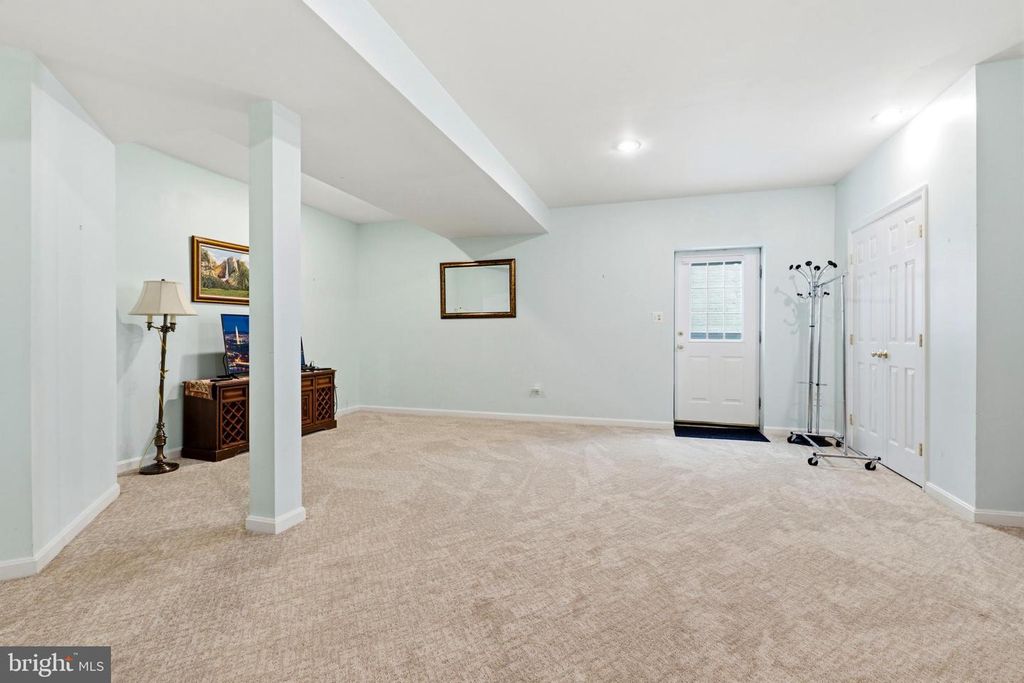 Image 33 of property listing at 18528 DENHIGH CIR, Olney, MD 20832