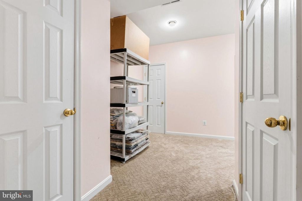 Image 34 of property listing at 18528 DENHIGH CIR, Olney, MD 20832