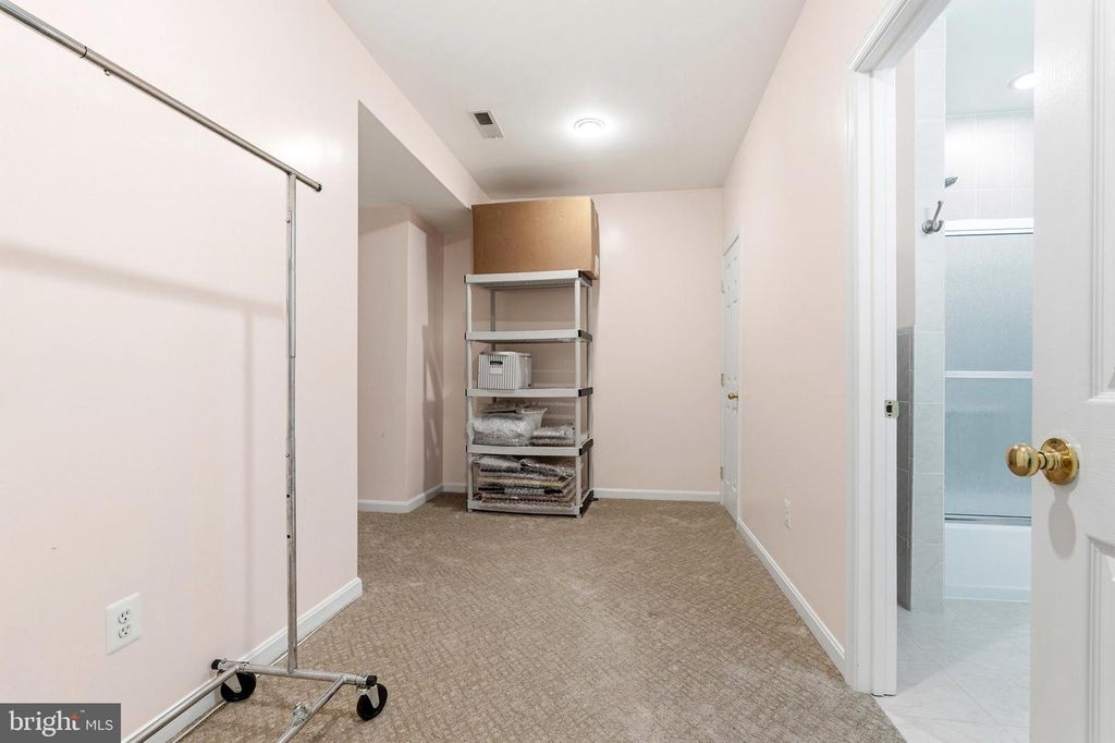 Image 36 of property listing at 18528 DENHIGH CIR, Olney, MD 20832