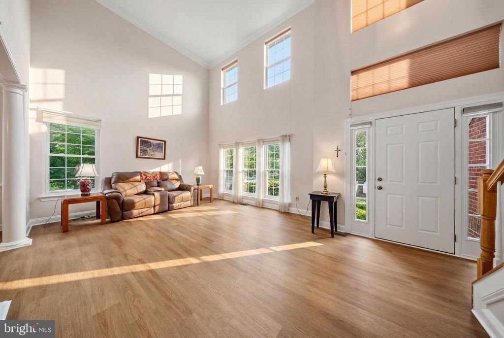 Image 4 of property listing at 18528 DENHIGH CIR, Olney, MD 20832