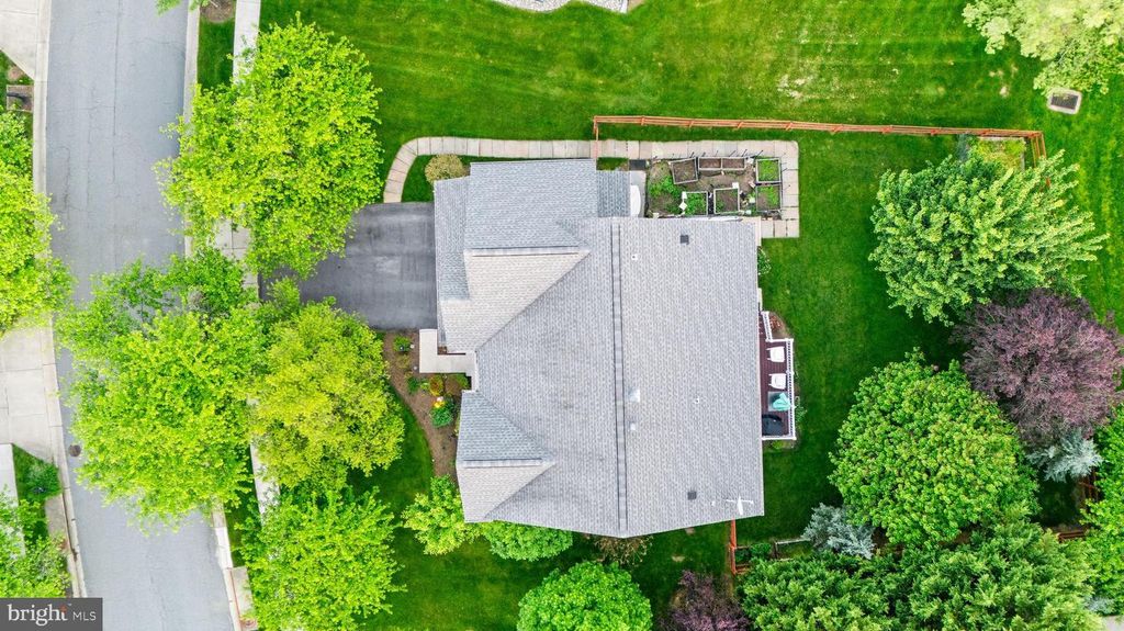 Image 40 of property listing at 18528 DENHIGH CIR, Olney, MD 20832