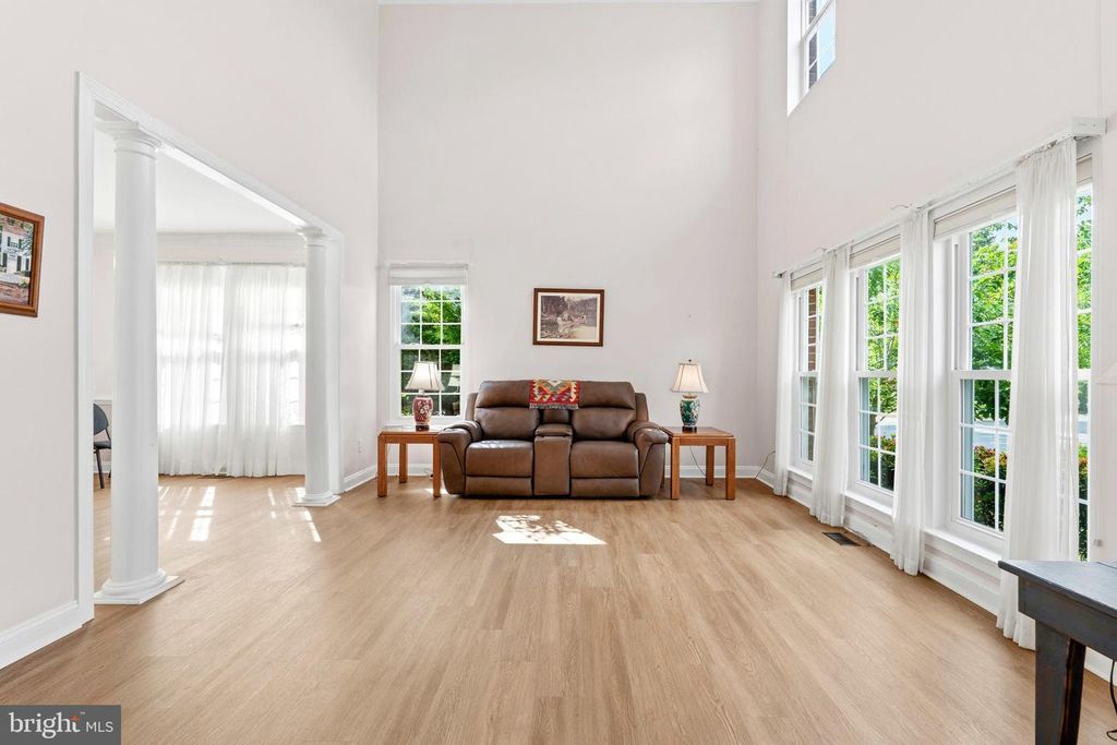 Image 5 of property listing at 18528 DENHIGH CIR, Olney, MD 20832