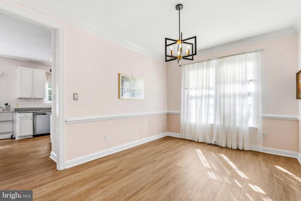 Image 7 of property listing at 18528 DENHIGH CIR, Olney, MD 20832