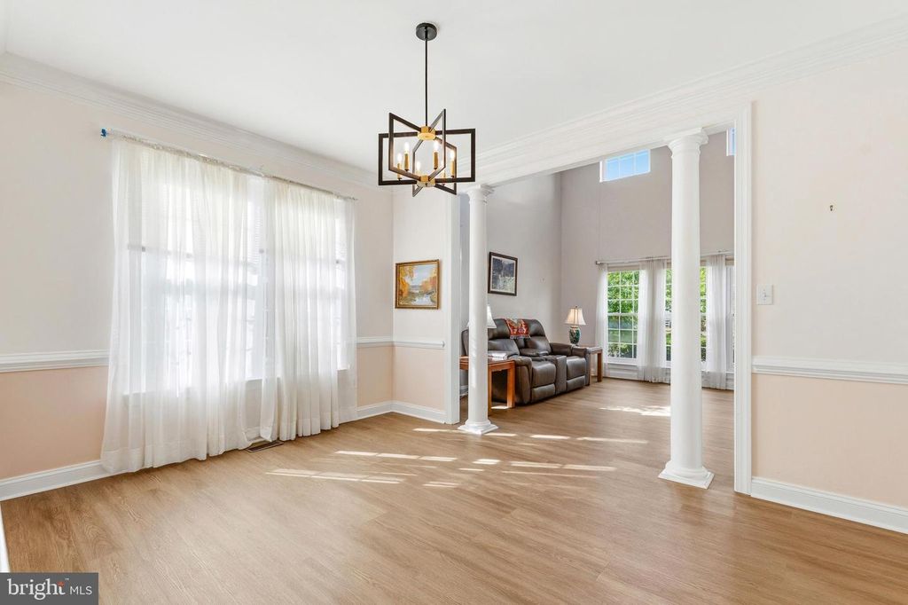 Image 8 of property listing at 18528 DENHIGH CIR, Olney, MD 20832