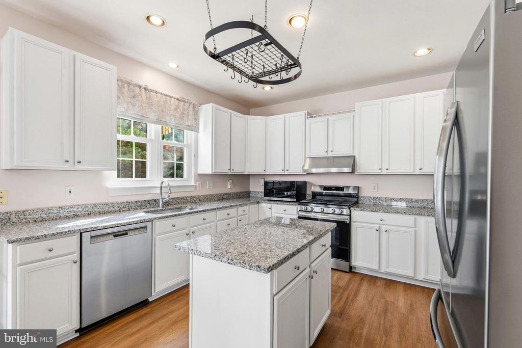 Image 9 of property listing at 18528 DENHIGH CIR, Olney, MD 20832