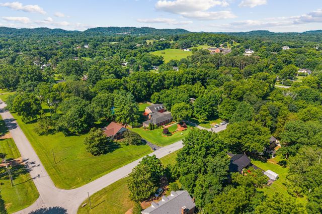 1206 Holly Hill Dr, Franklin, TN 37064