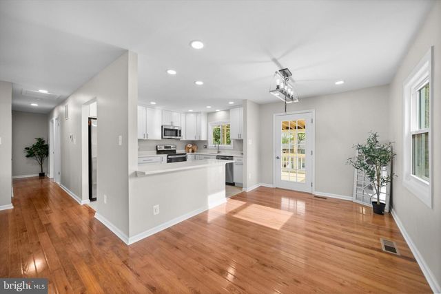 1208 E IBERIA RD, Sterling, VA 20164