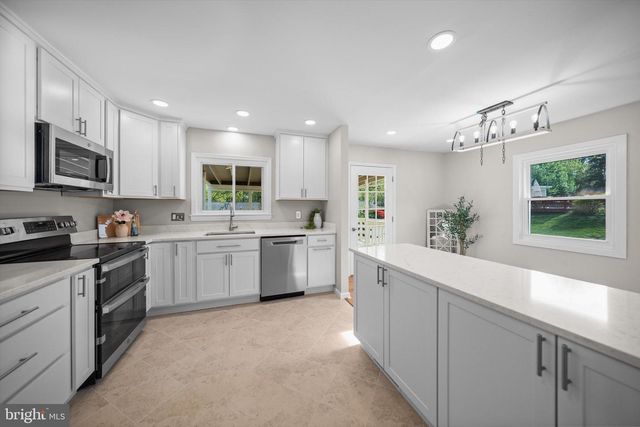1208 E IBERIA RD, Sterling, VA 20164