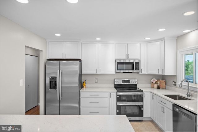 1208 E IBERIA RD, Sterling, VA 20164