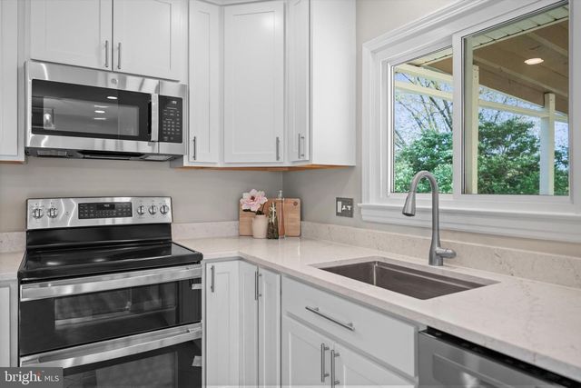 1208 E IBERIA RD, Sterling, VA 20164