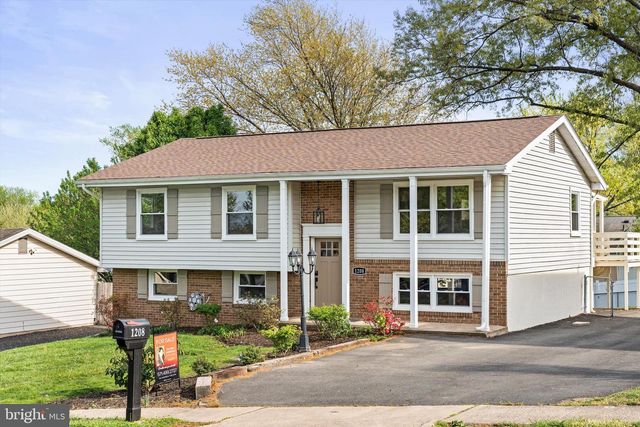 1208 E IBERIA RD, Sterling, VA 20164