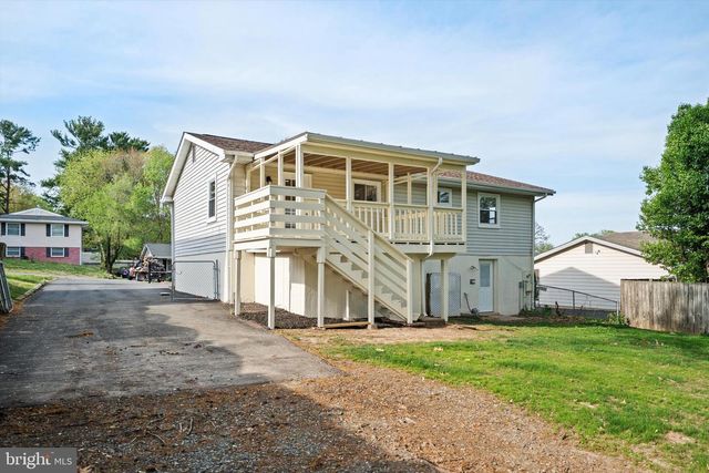1208 E IBERIA RD, Sterling, VA 20164