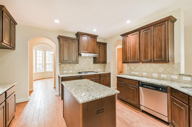 6 Little Falls Place, Tomball, TX 77375