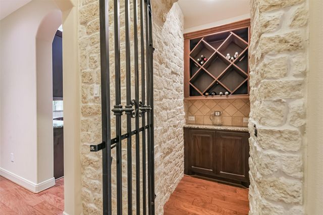 6 Little Falls Place, Tomball, TX 77375