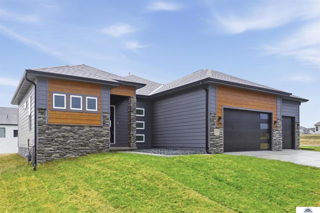 21115 Alex Avenue, Elkhorn, NE 68022