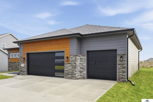 21115 Alex Avenue, Elkhorn, NE 68022