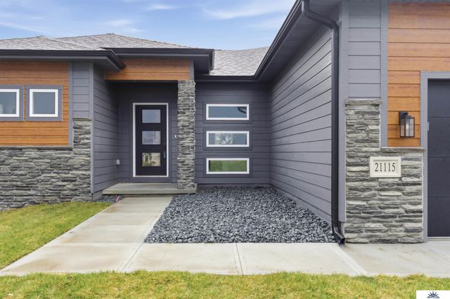 21115 Alex Avenue, Elkhorn, NE 68022