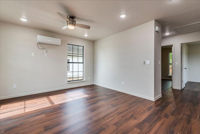 112 Gazley ST, Smithville, TX 78957