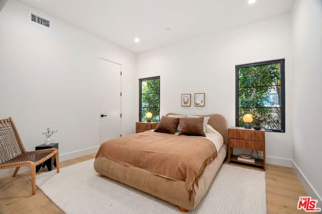 8404 Gonzaga Avenue, Los Angeles, CA 90045