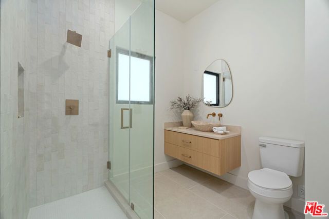 8404 Gonzaga Avenue, Los Angeles, CA 90045